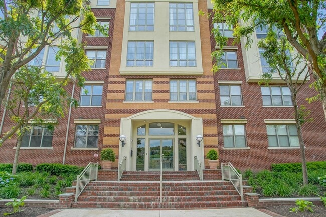 Building Photo - 26 Ave at Port Imperial Unit 307