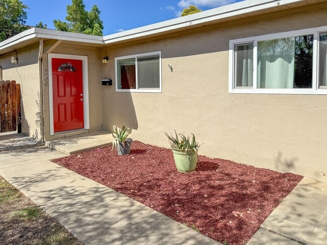 Beautifully updated 2 Bedroom Near Downtow... - Beautifully updated 2 Bedroom Near Downtow...