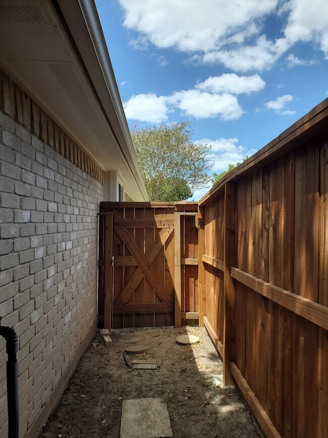 14123 Kathi Lynn Ln