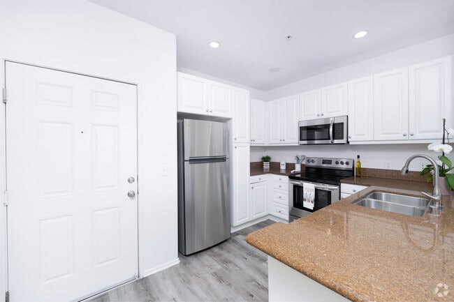 2BR, 2BA - 1007SF - Kitchen