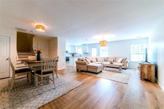 Photo - 2860 Mayfair Dr
