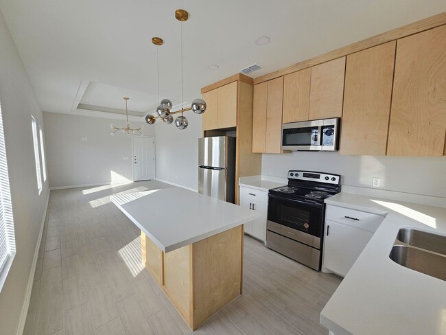 Building Photo - 1019 N Woodson Ave Unit #3