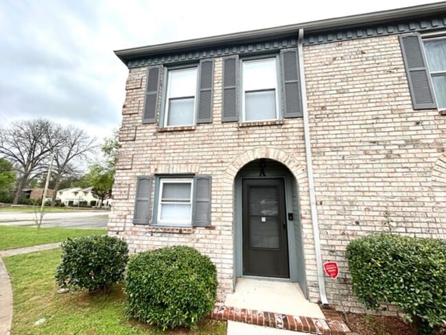 Photo - Newly Remodeled Condo/Townhouse!