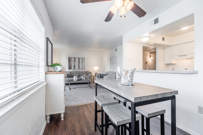 Photo - Garden Gate Apartments