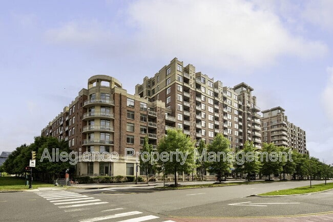 Building Photo - 3600 S Glebe Rd