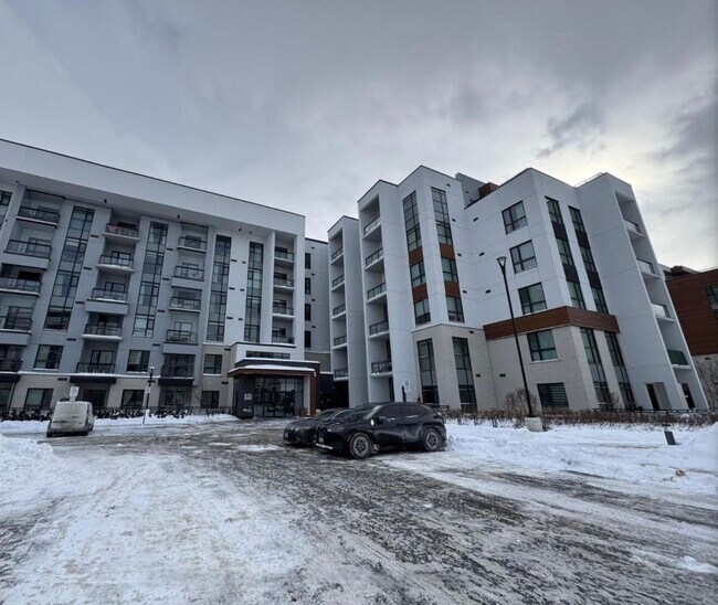 Building Photo - 1 Bed + Den Condominium in Milton Unit 1BED+DEN
