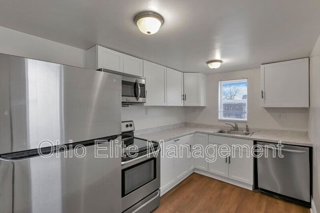 Building Photo - 85 1/2 S Wheatland Ave