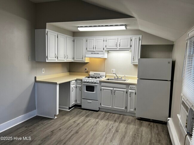 Photo - 1221 Carolina Ave Unit 3d