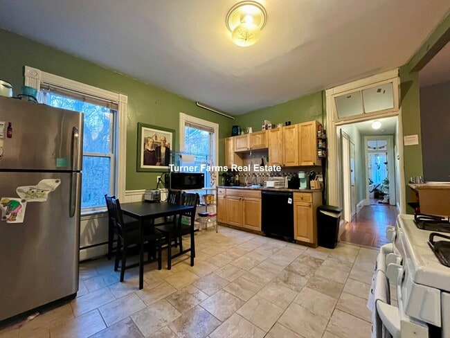 Building Photo - 12 Bucknam St Unit 2