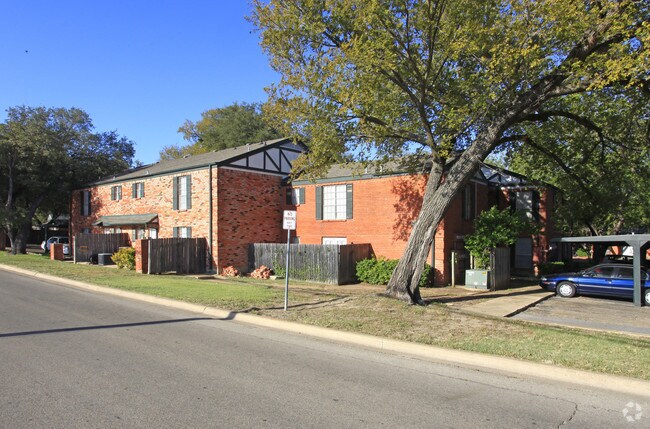 Holly Oaks Apartments