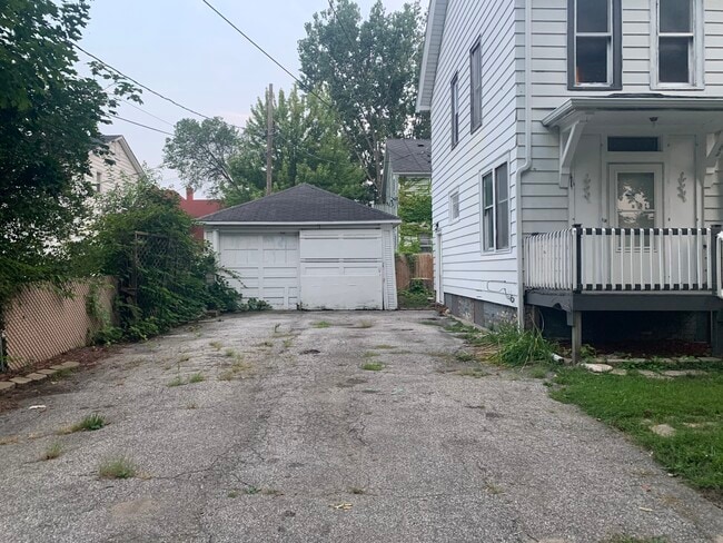 Photo - 816 N Sheridan St Unit 1302 5th st near garage