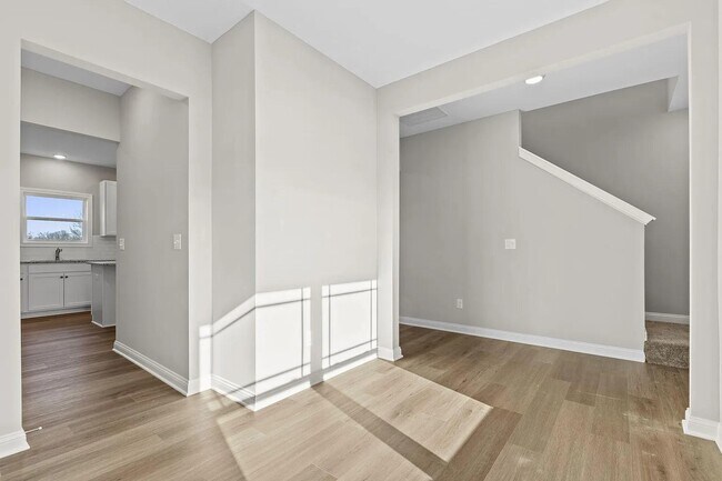 Photo - 933 Camden Ct