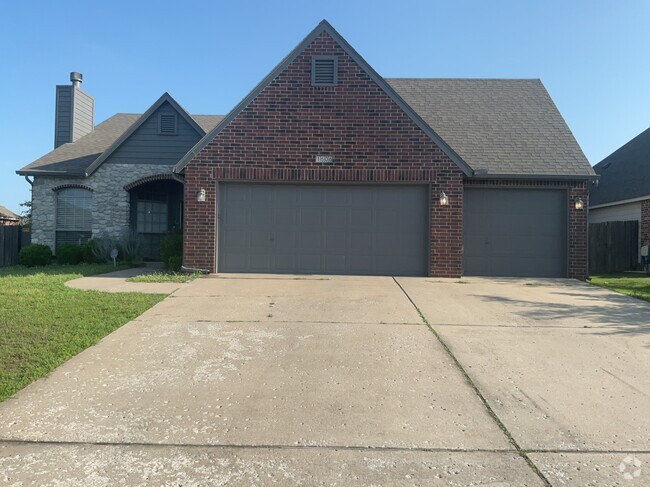 Building Photo - 1606 W Vicksburg Pl Rental