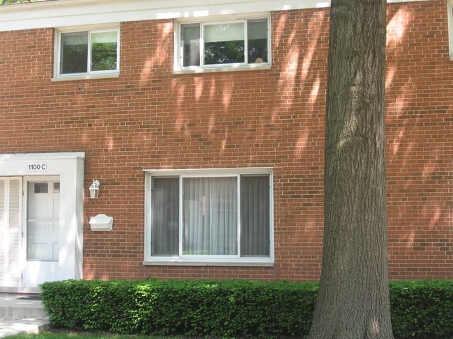 Building Photo - 1100 Higgins Rd Rental