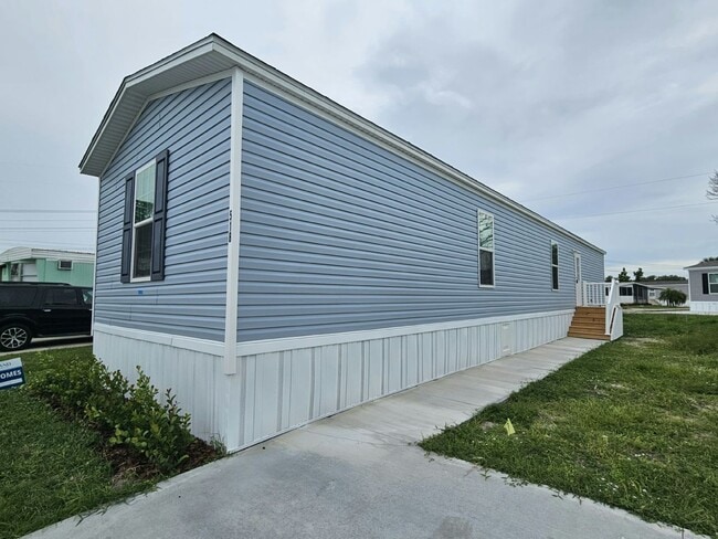 Building Photo - 518 Suwanee Dr