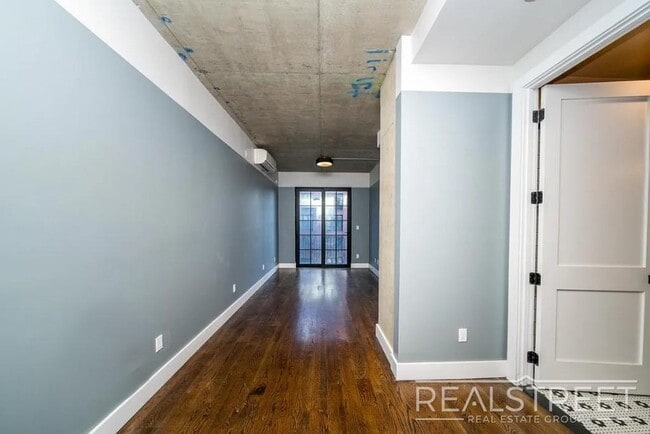 Photo - 187 Kent Ave Unidad 303