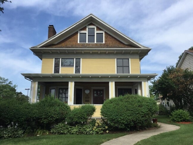 Building Photo - 113 N Batavia Ave