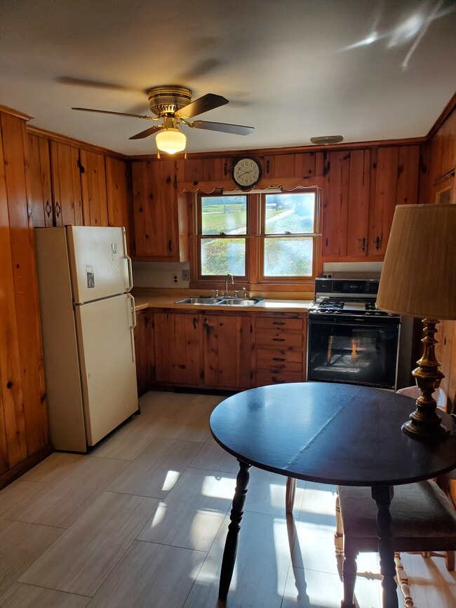 Kitchen - 39177 N Jackson Dr