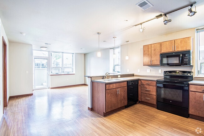 1BR, 1BA - 749SF