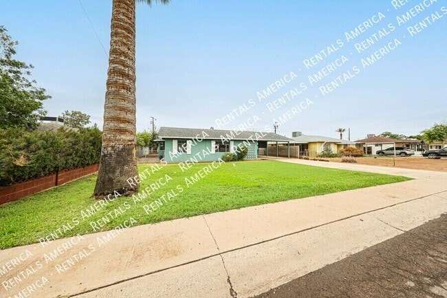 Building Photo - 1723 W Indianola Ave