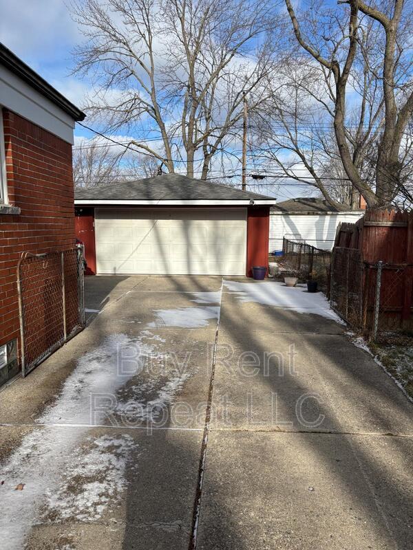 Photo - 5309 Grovedale St