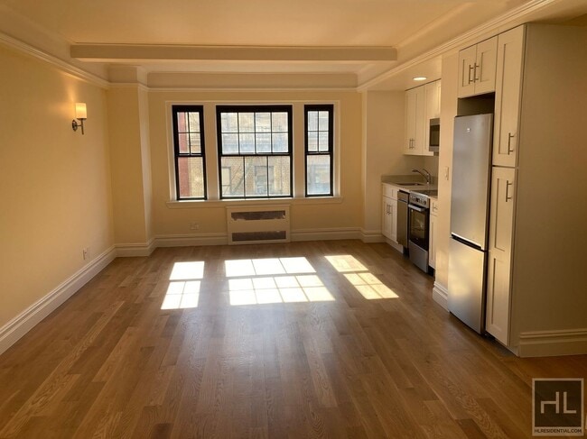 Christopher Street - Christopher Street Apartment Unit 8M