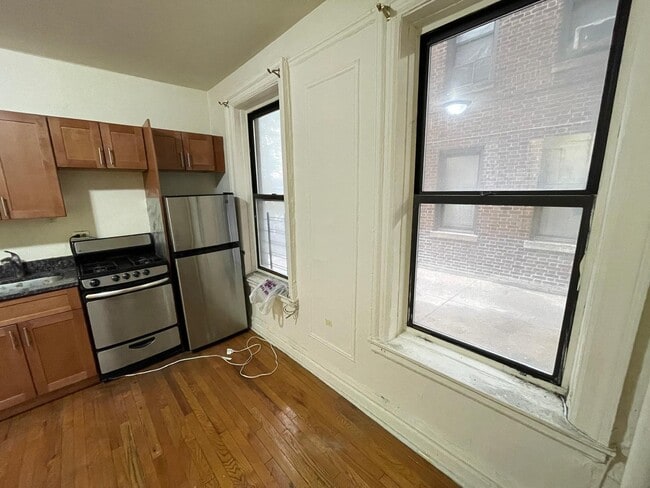 Photo - 142 W 238th St Unit 9