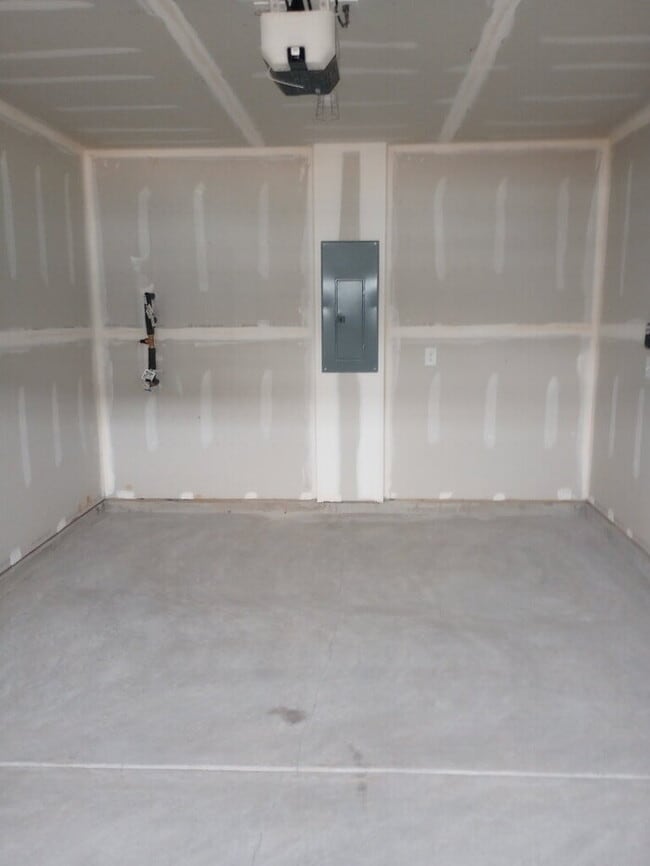 Photo - "Charming 3-Bed Townhouse Retreat with 2.5 Baths in Fountain Inn!"