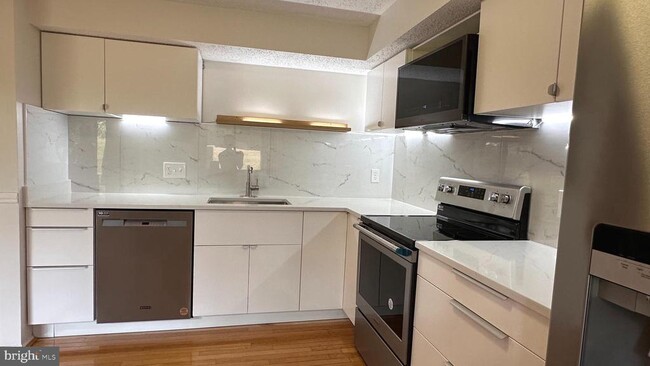 Building Photo - 13566 Bentley Cir