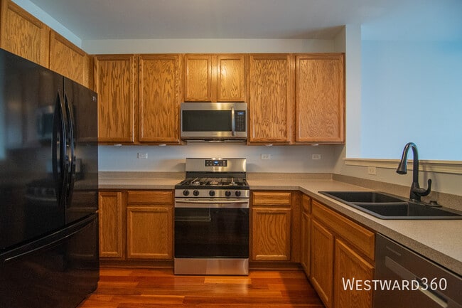 Building Photo - 2486 Golf Ridge Cir