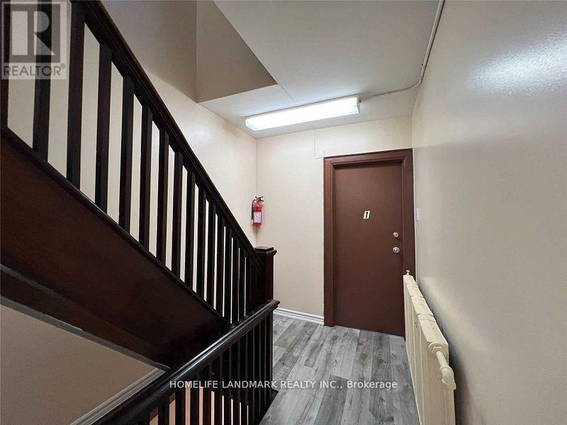 Photo - 2398 Bloor St W