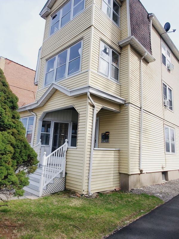 35-37-37 Merrill St Unit 2nd floor