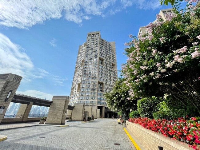 Building Photo - 7000 JFK Blvd E Unit 11E Rental