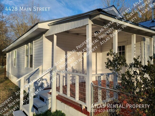 Photo - 4428 Main St