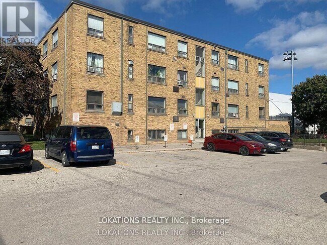Photo - 2135 Avenue Rd