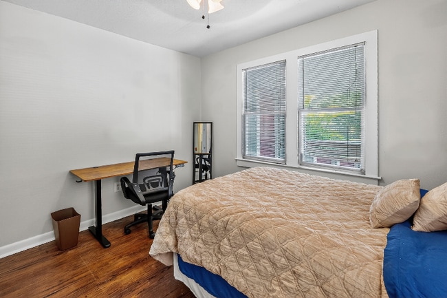 Photo - 731 20th St NW