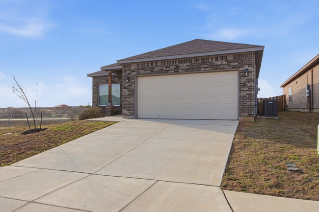 "Charming 3-Bedroom Retreat with 2 Baths in the Heart of New Braunfels!"