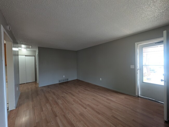Photo - 970 Newton St Unit B