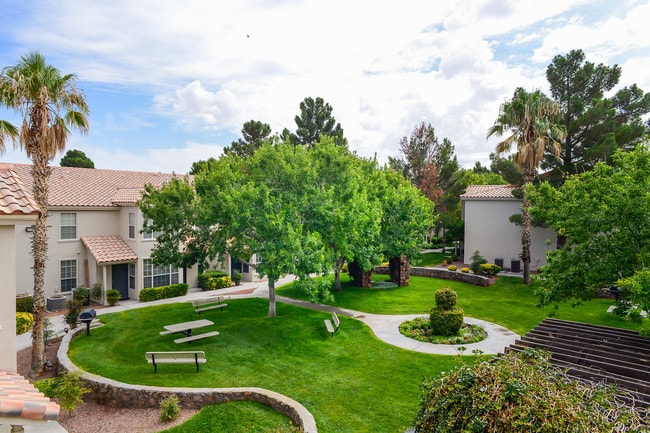 Photo - Lifestyle at Los Paseos (Ventanas)