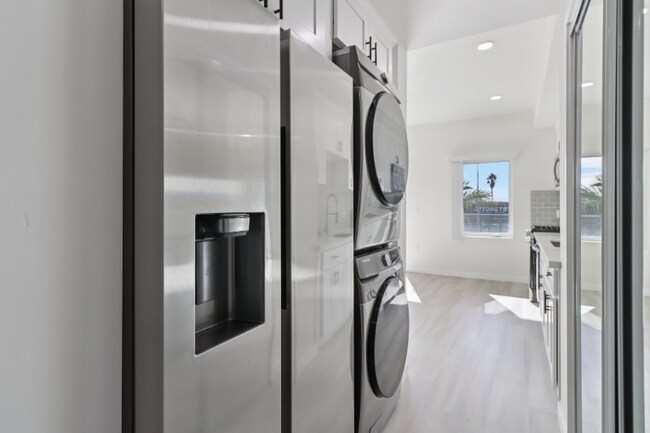 Photo - 2341 Ulric St Unidad 107