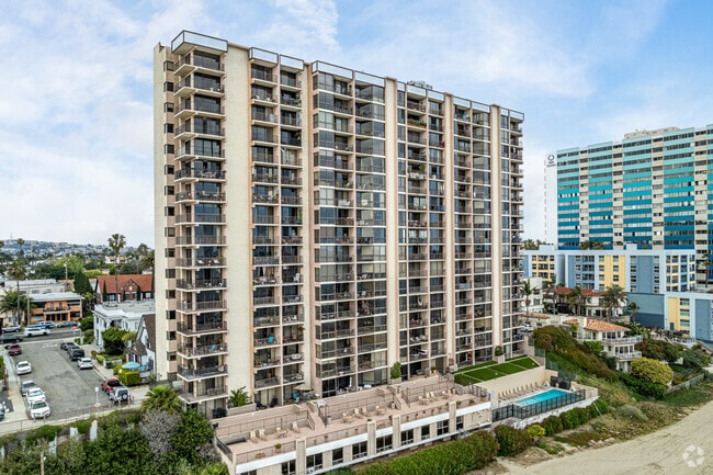 Photo - The Queen's Surf Apartments