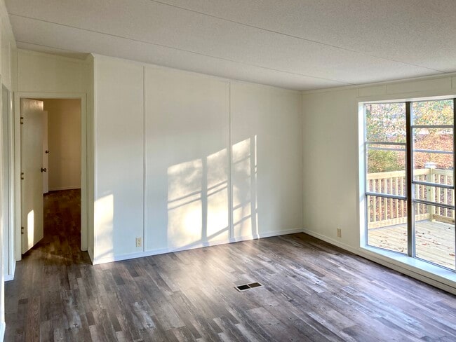 Living Room - 152 Valentine Rd NE