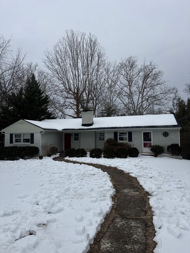 Building Photo - 3 BR 2 BA House