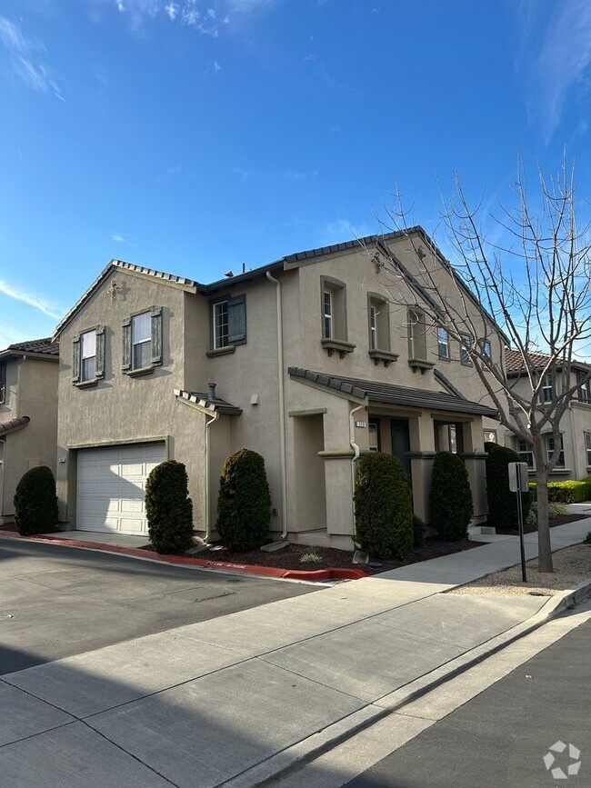 Building Photo - Great Family Home in Fantastic Gilroy Neig...