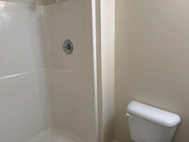 Photo - 303 Caldwell Cir