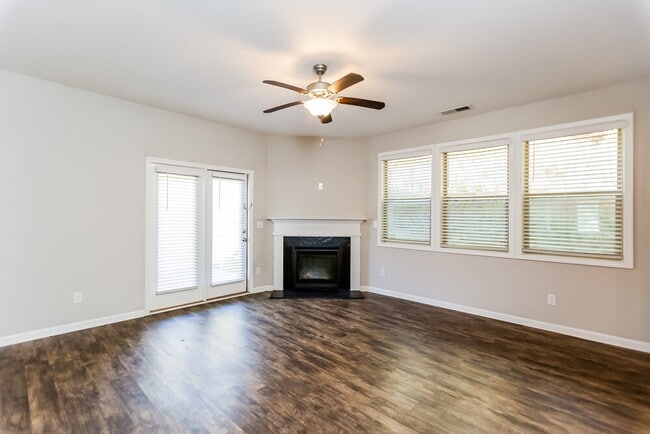 Photo - 387 Lenore Ct