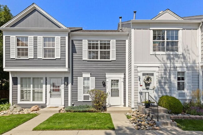 Building Photo - Immaculate 2-Story Townhome with Fireplace...