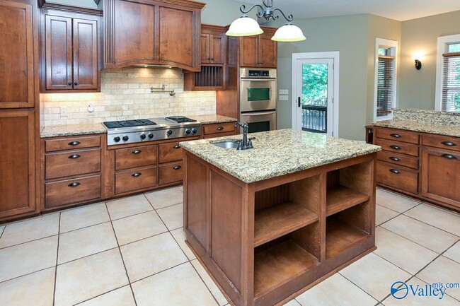 Photo - 305 Walden Glen Ct