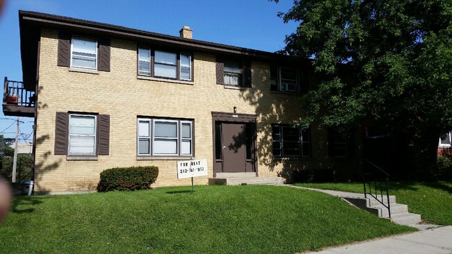 Building Photo - 2390 S 92nd St Unit 2390 S. 92nd St. Rental