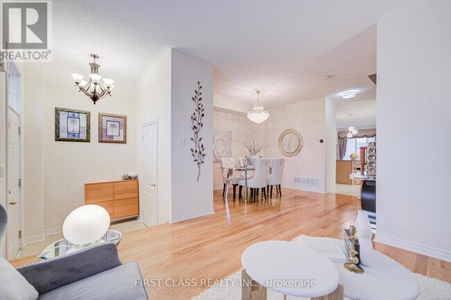 Photo - 10501 Woodbine Ave